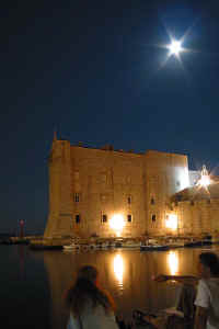 Dubrovnik-Harbor.jpg (13687 bytes)